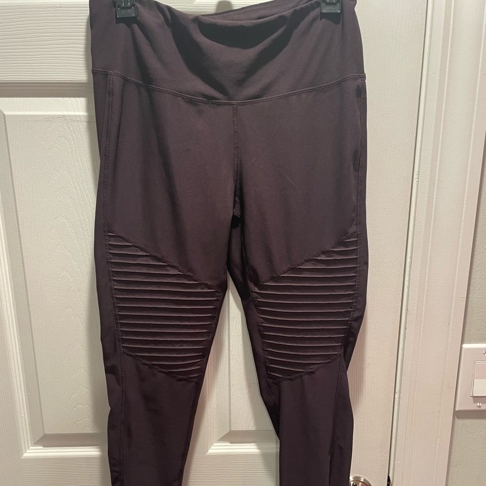 Burgundy leggings